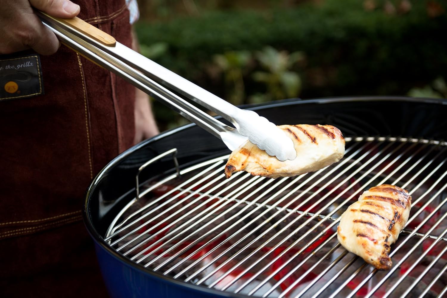 Grilltång med handtag i bambuträ